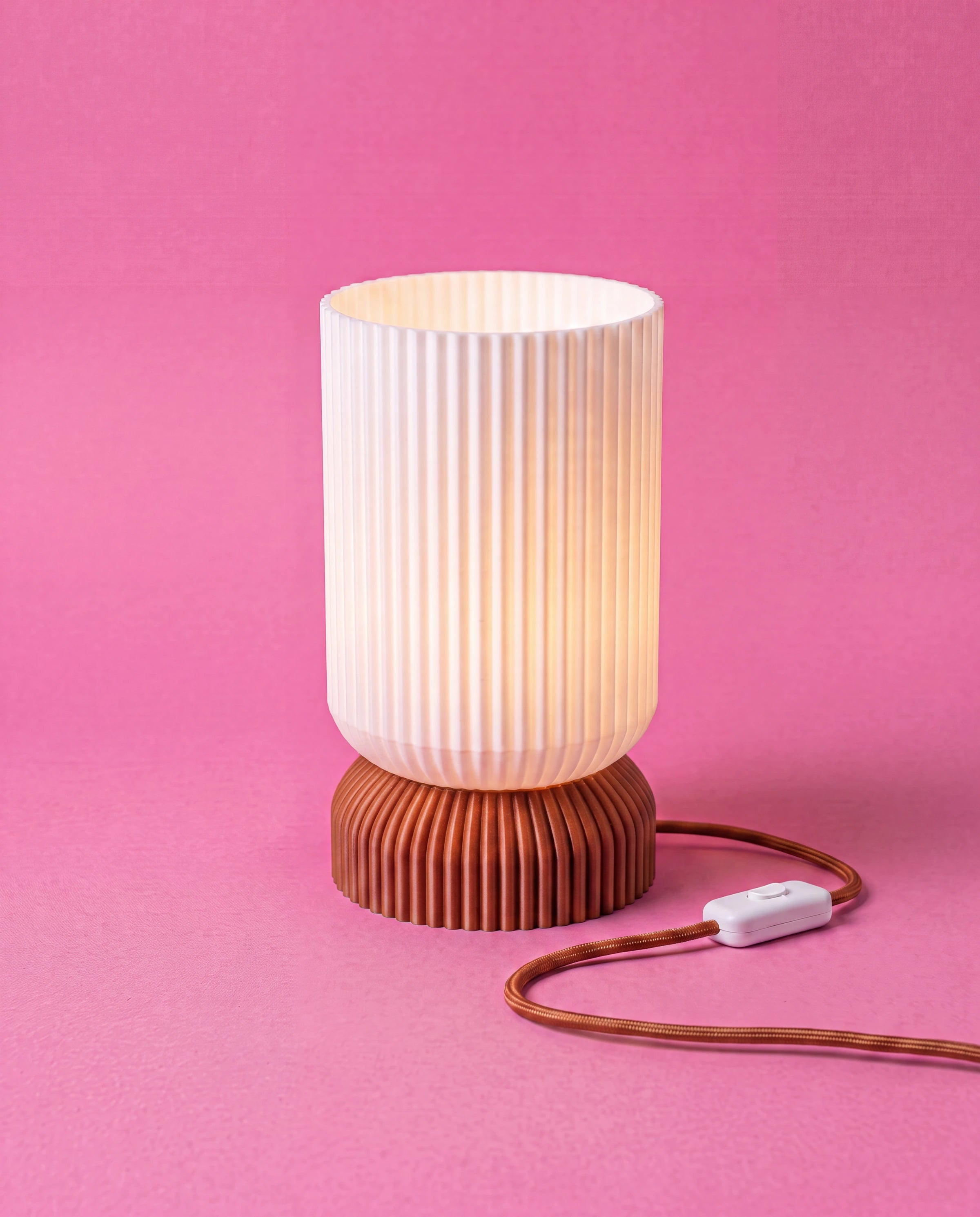 Luma 3D-printed table lamp with brown base