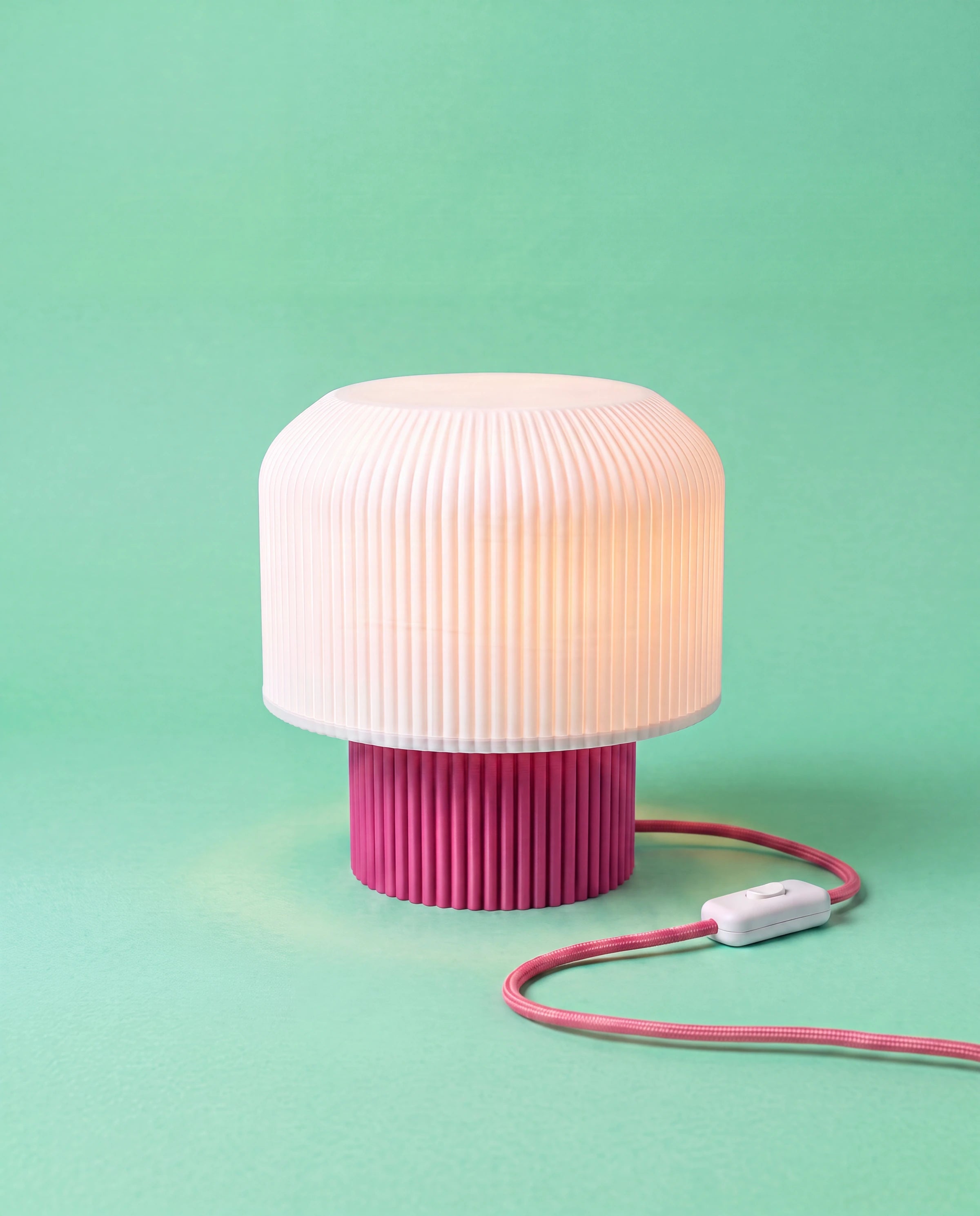 Nubo 3D-printed table lamp with pink base
