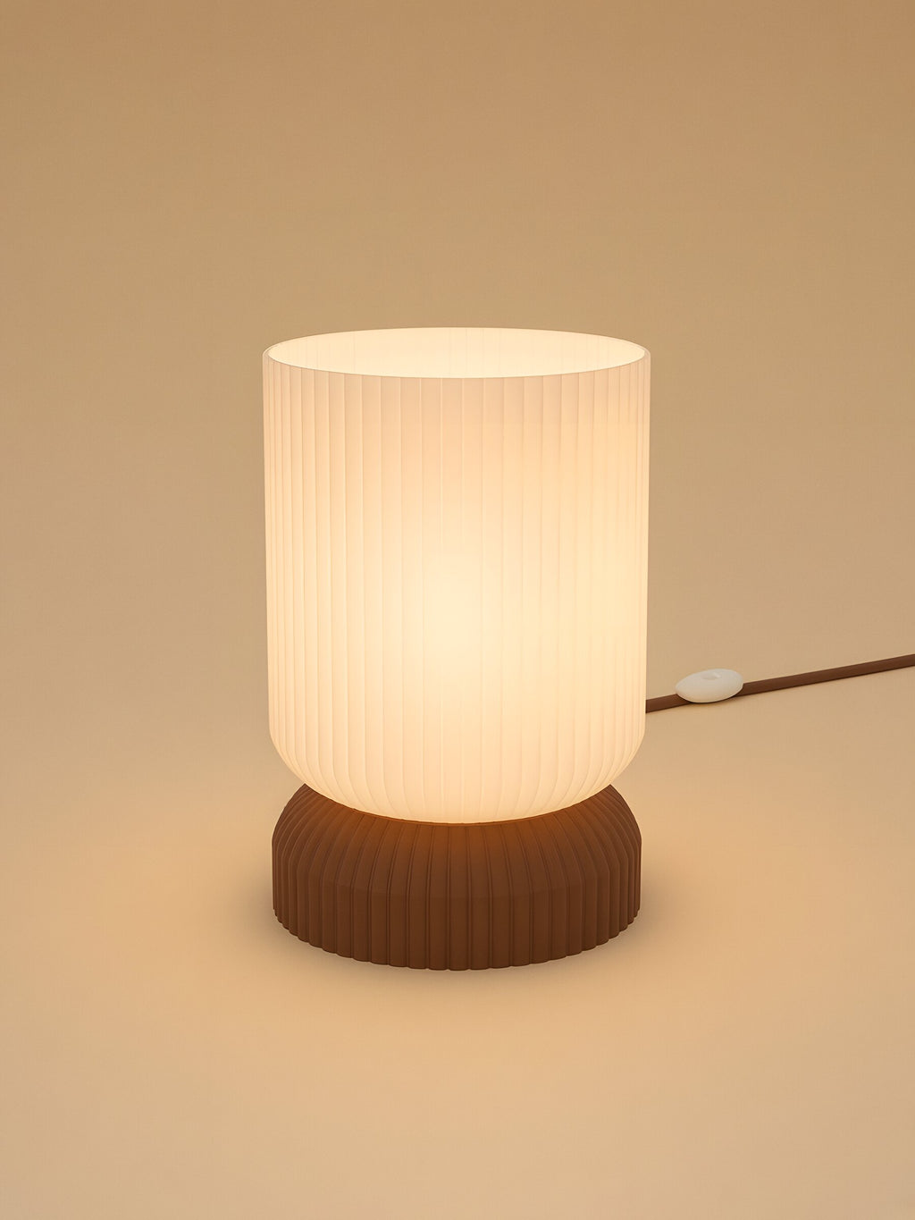 Luma in Brown: switched on, studio photo