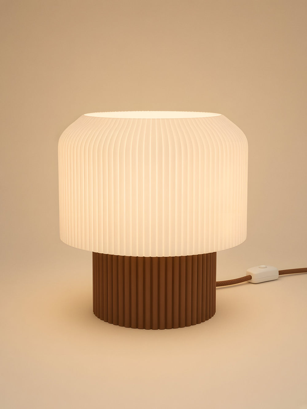 Nubo in Brown: switched on, studio photo