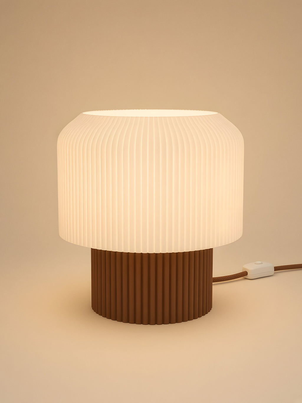 Nubo in Brown: switched on, studio photo