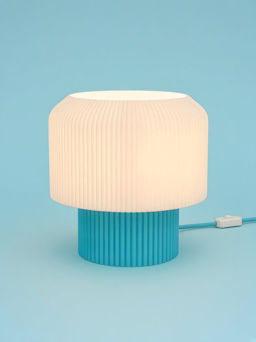 Nubo in Light Blue: switched on, studio photo