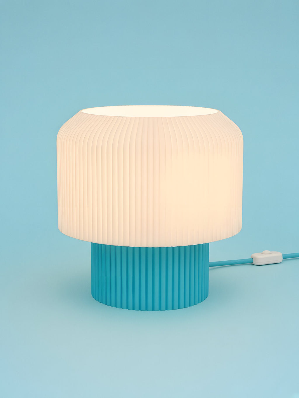 Nubo in Light Blue: switched on, studio photo