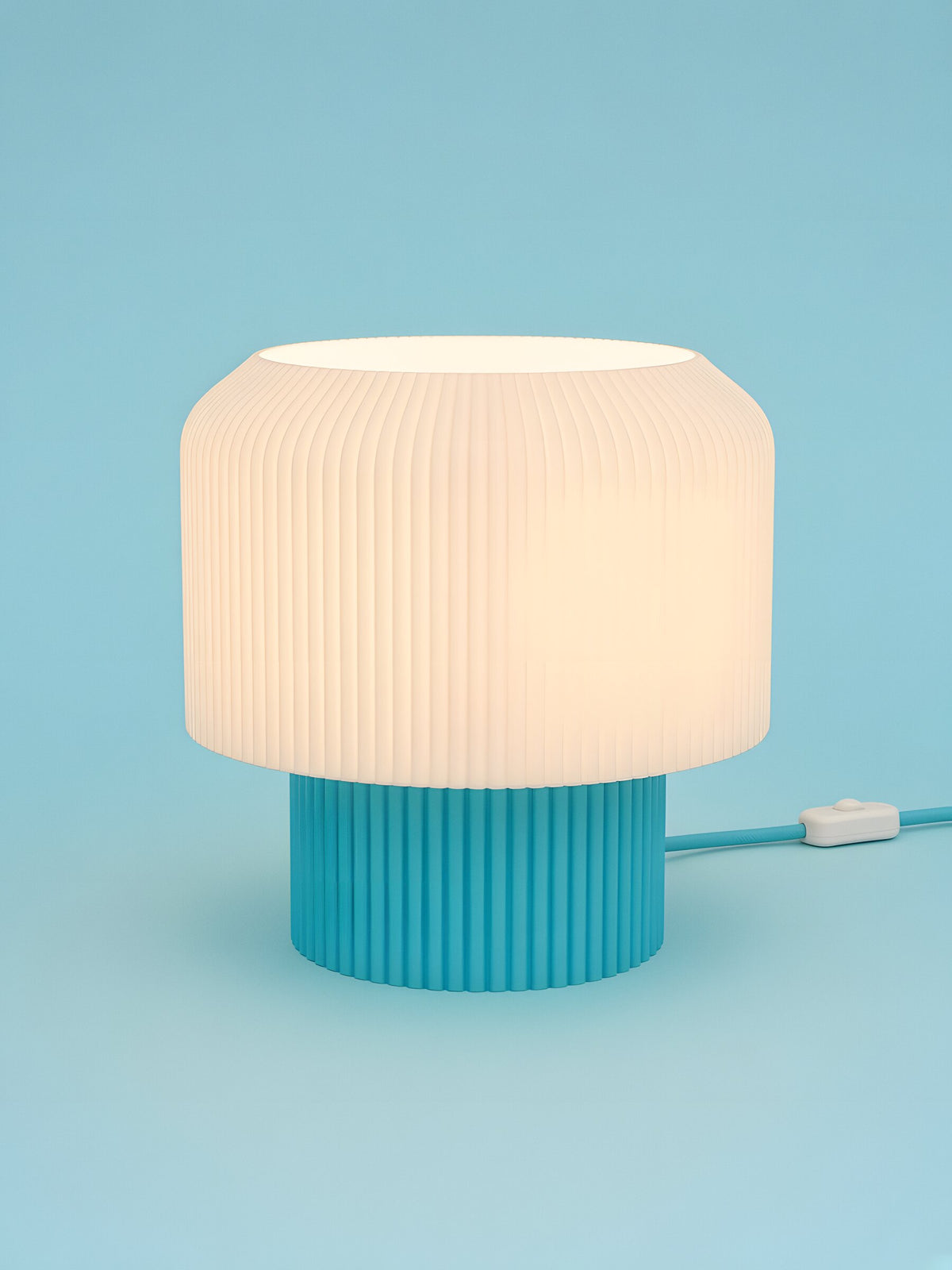 Nubo in Light Blue: switched on, studio photo