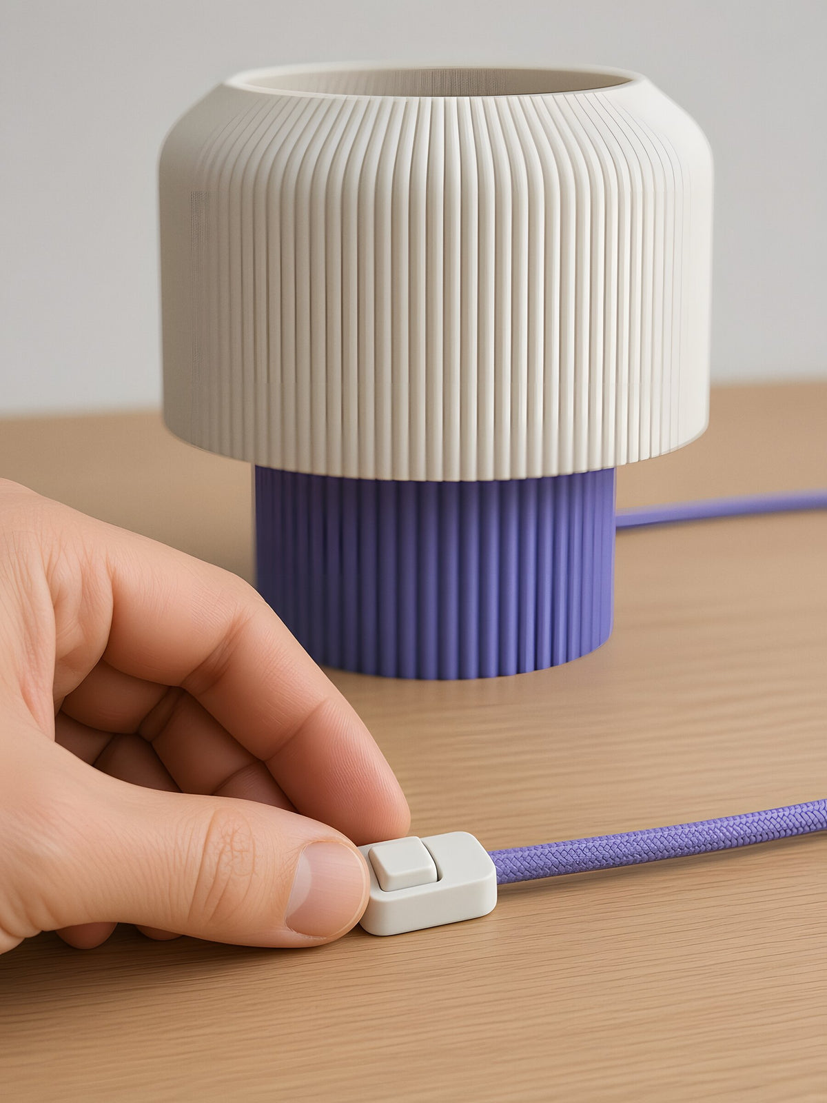Nubo in Purple: white switch on the braided cable