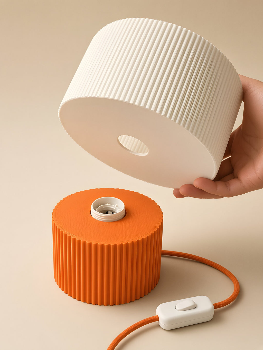 Nubo in Orange: the shade goes on the base