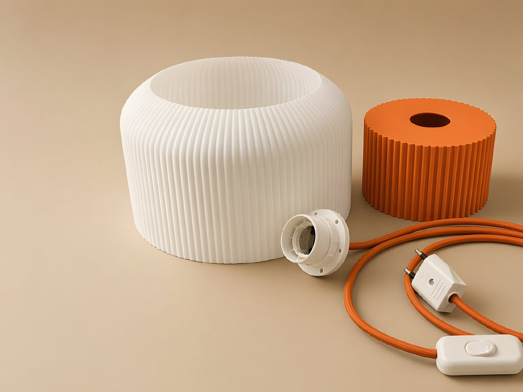 Nubo in Orange: shade, base, socket, and the cable with its switch and plug